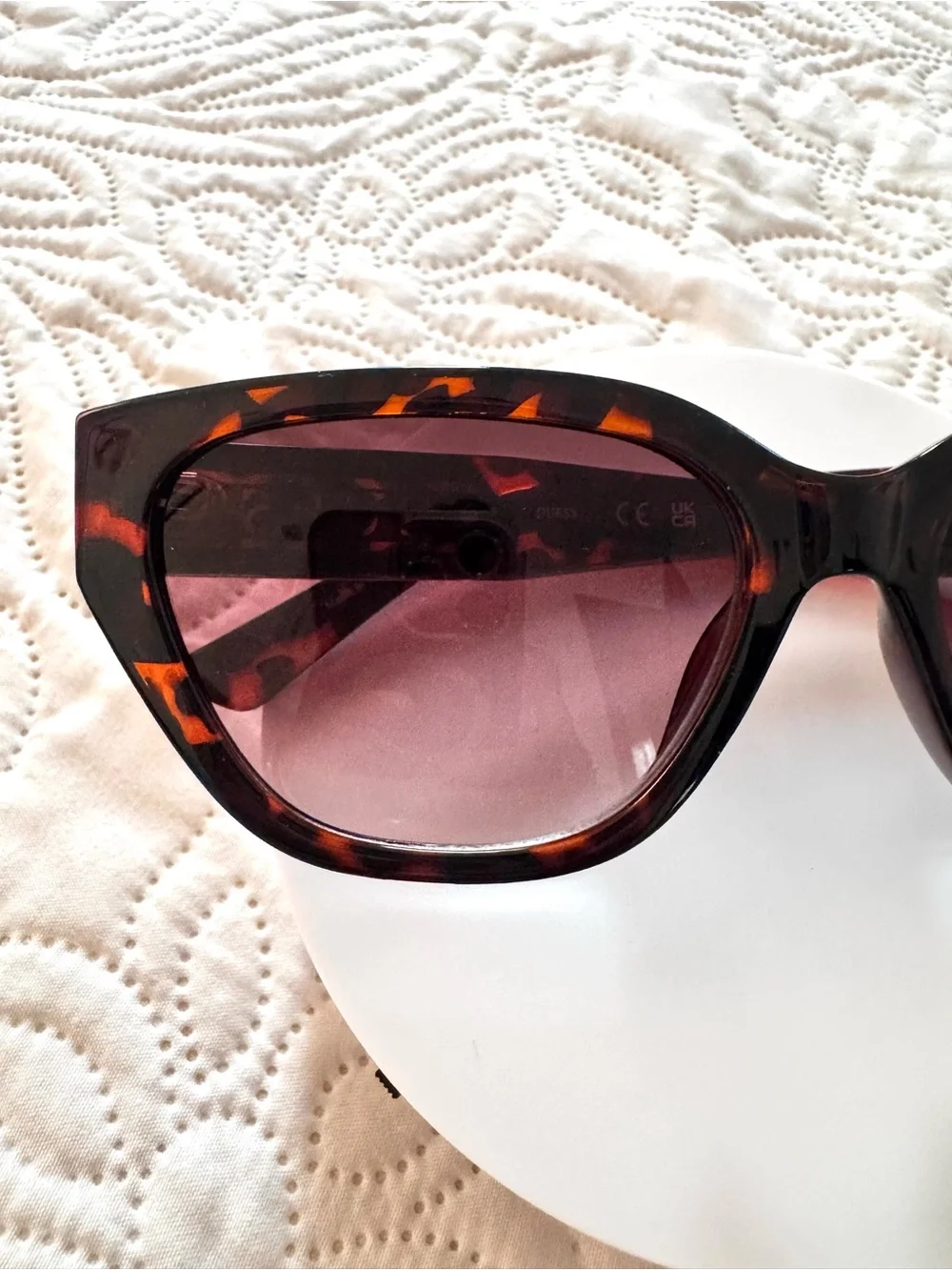 GUESS Women's Tortoiseshell Cat Eye Sunglasses - Brown. New